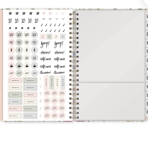 New The EveryGirl 2026 Weekly Monthly 5x8 Planning Calendar - Picture 7 of 8